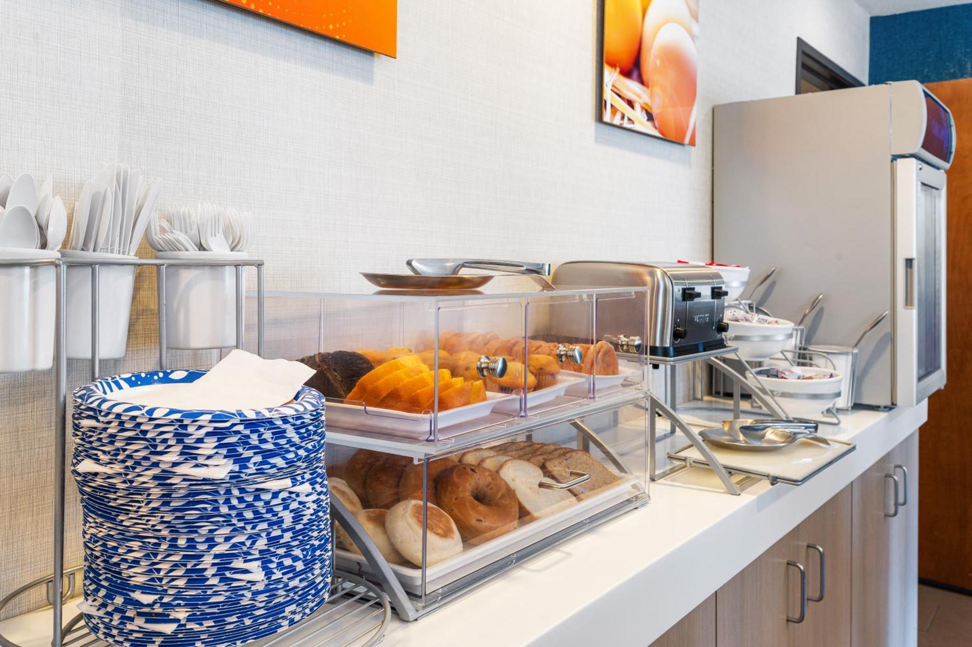 Comfort Inn Mayfield Heights Cleveland East Экстерьер фото